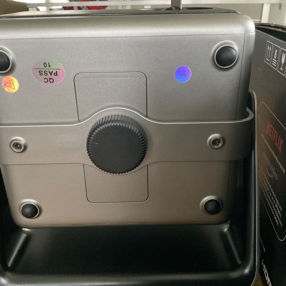 Goodee Video Projector - Picture 3 of 5